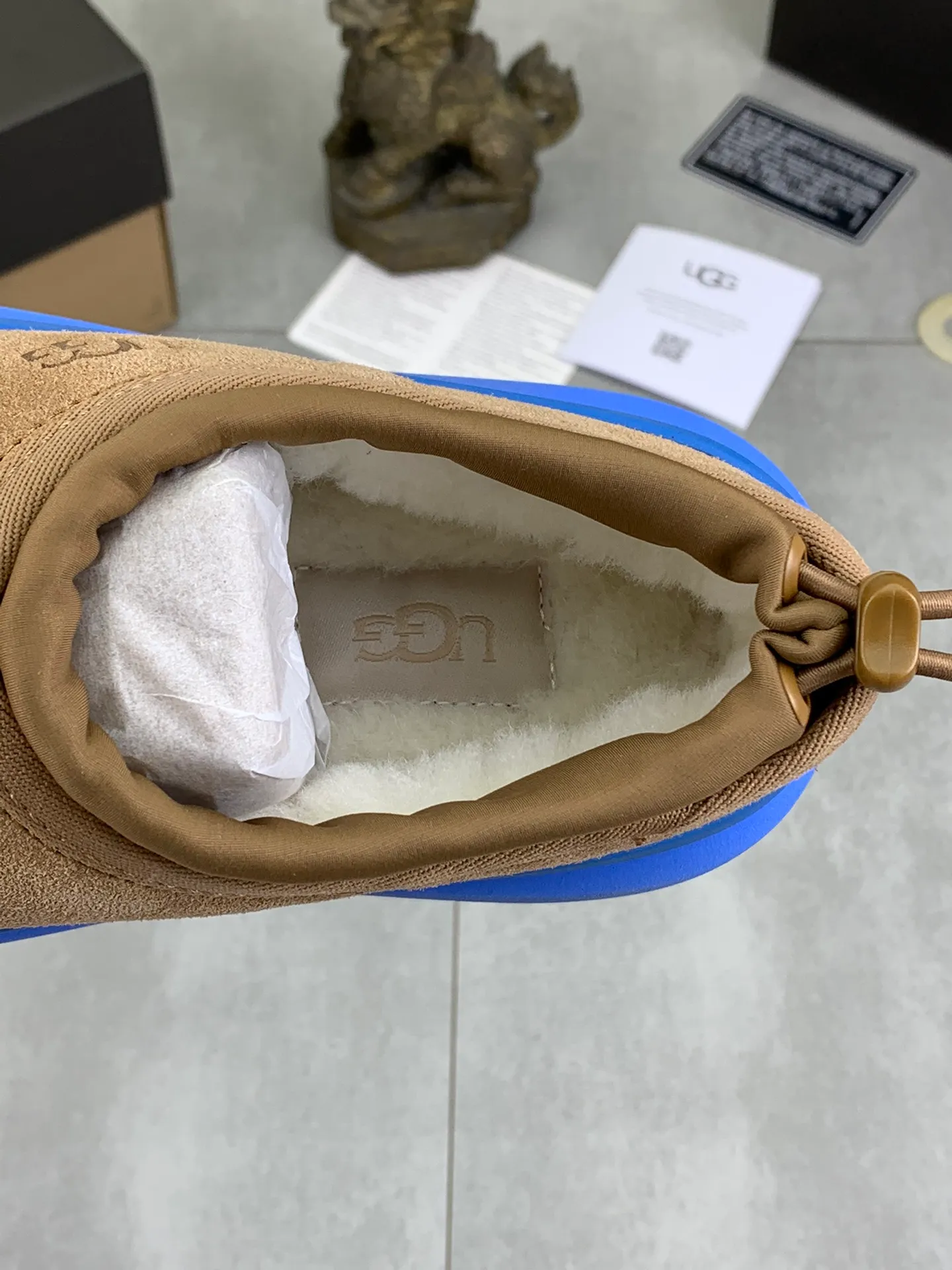 Men's Men's Shoes💰P460 New Couple Style👫 UGG Tasman Weather Hybrid One-second Snow Boots👢 Wang Yibo's same 👏 classic Tasman shoe model is added with a large orange sole, functional color contrast design, environmentally friendly waterproof and snowproof material, which is both fashionable and functional. At the same time, it is paired with the new UGG Keen furry color-blocking jacket. Bright orange and maroon collide to create a new light outdoor style and open up a new travel experience in early autumn! Using the best materials, the 17mm fur integrated surface is warmer and breathable, and the outsole is upgraded to a lightweight and wear-resistant light wing technology outsole! Size: 35-45 for men and women Official website color: 3⃣️ colors available